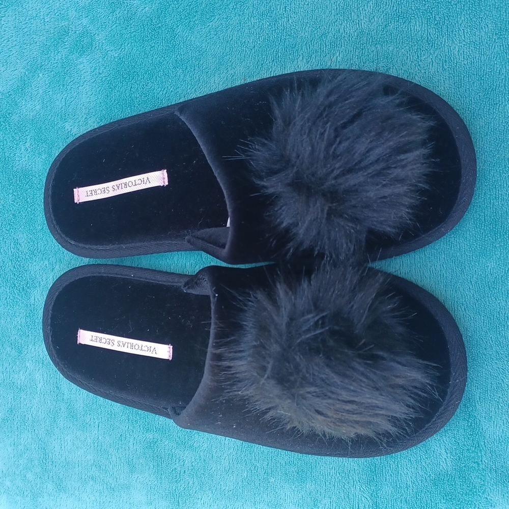 Victoria's Secret women's slippers color black size S